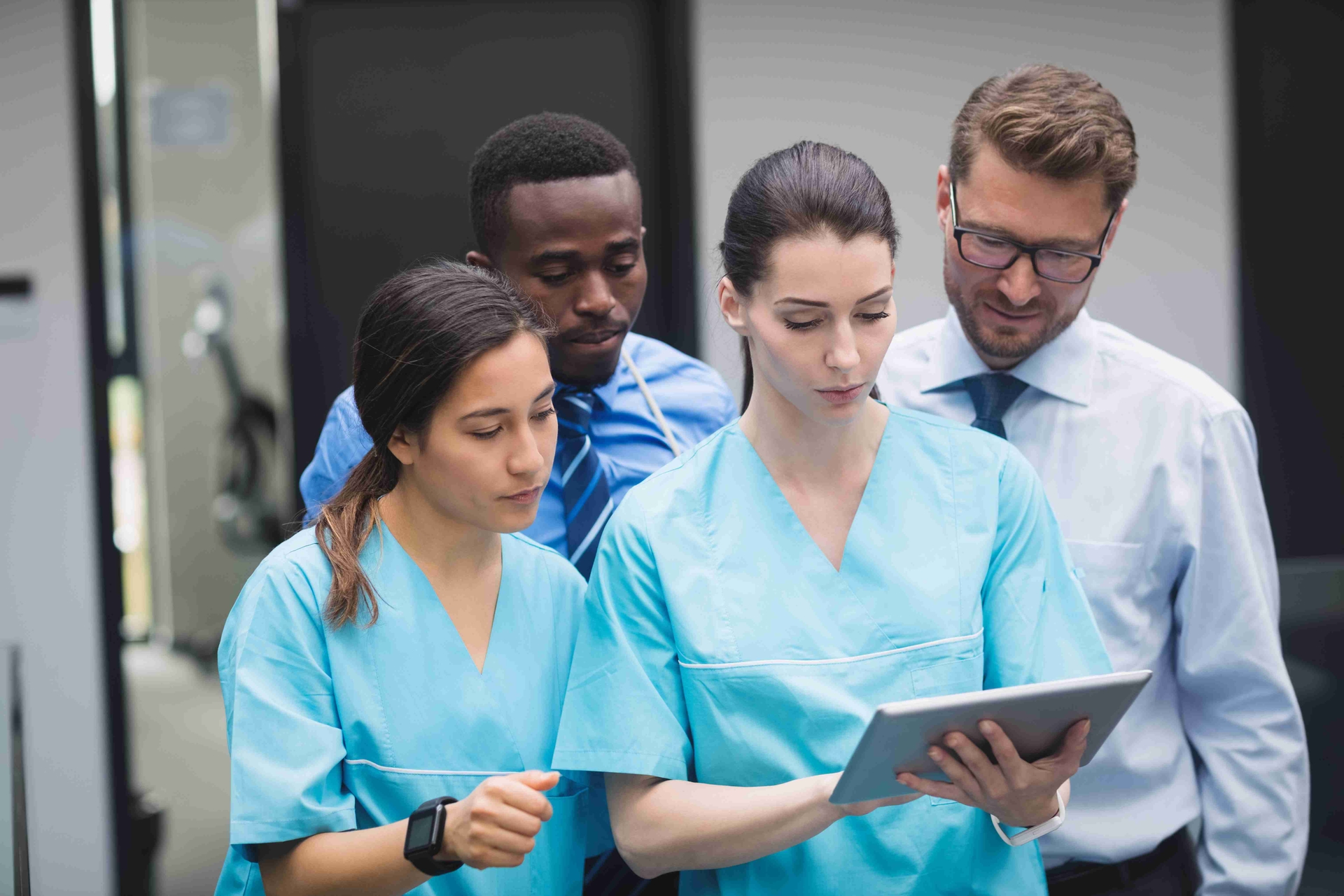Nurse Anesthetist vs Other Nursing Roles Salary in the UK